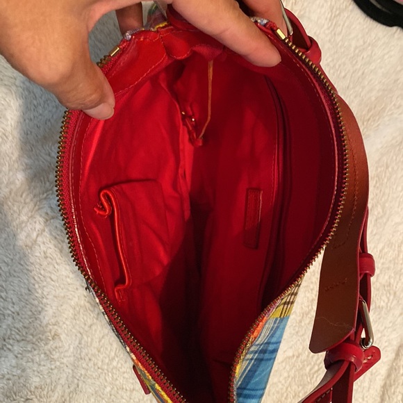 Like new, Dooney and Bourke bag - Picture 4 of 7